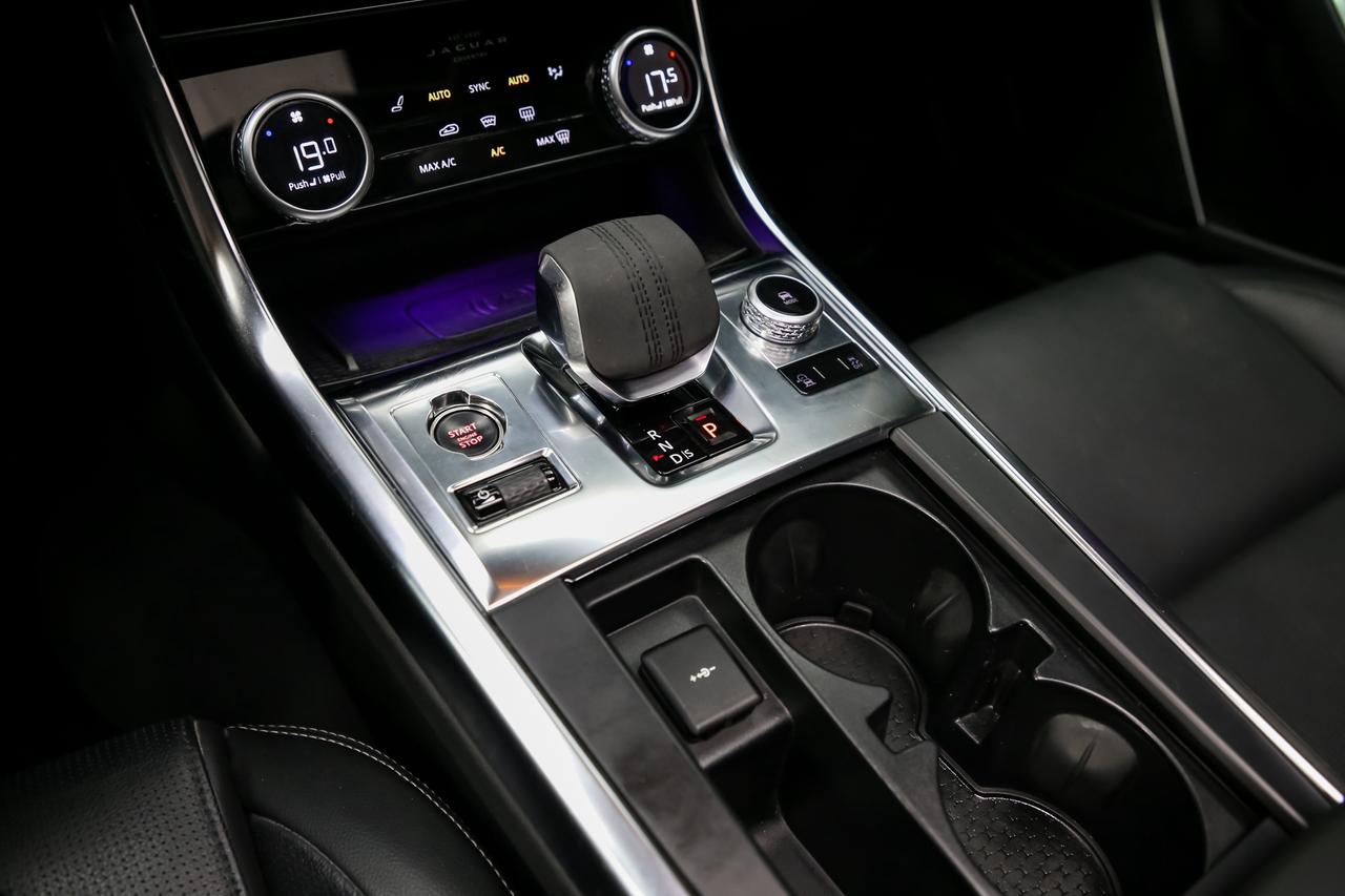 2024 Jaguar XF R-DYNAMIC SE AWD P300 BLACKPACK PANOROOF ADAPTVCRZ Photo