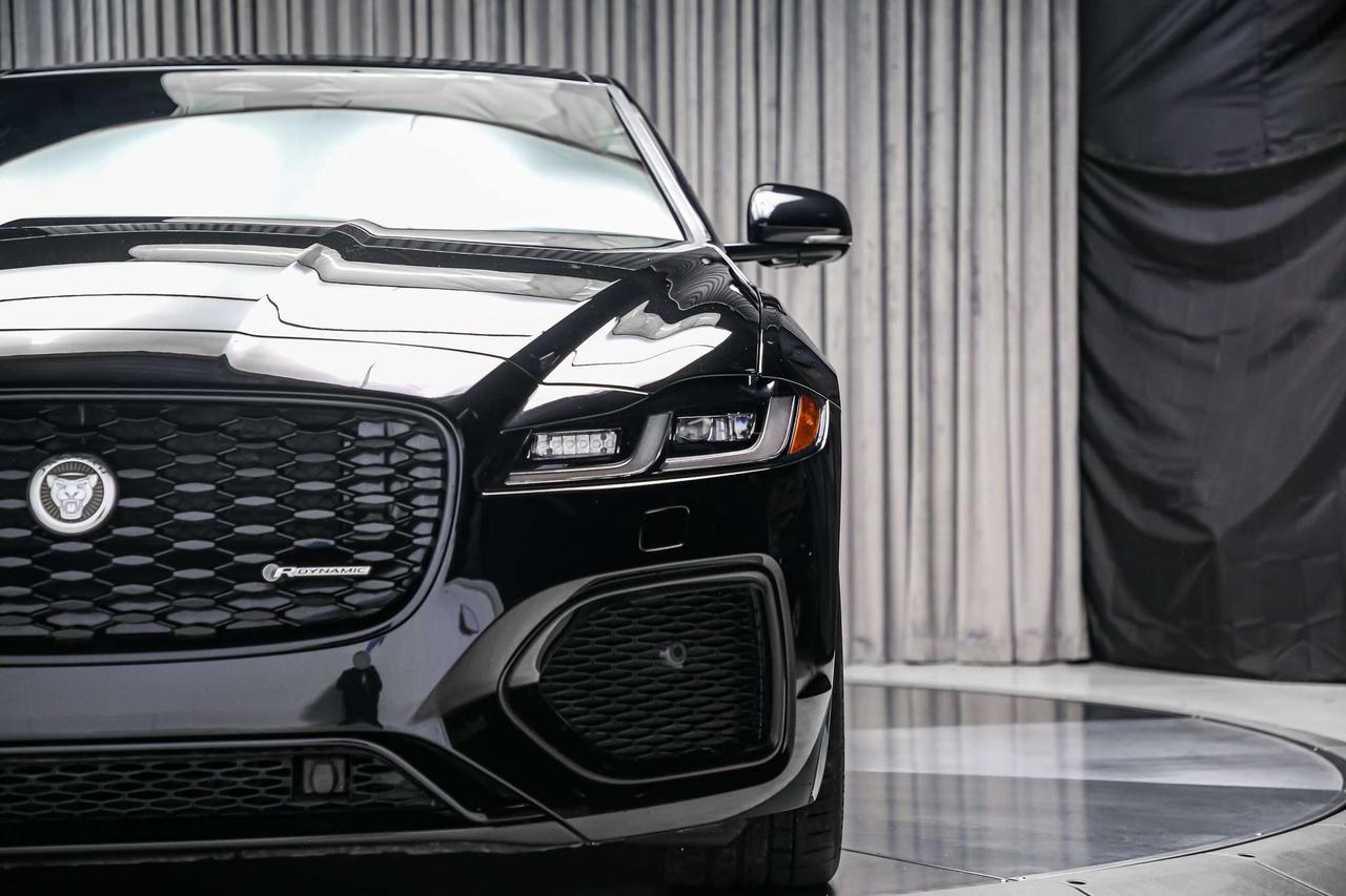 2024 Jaguar XF R-DYNAMIC SE AWD P300 BLACKPACK PANOROOF ADAPTVCRZ Photo