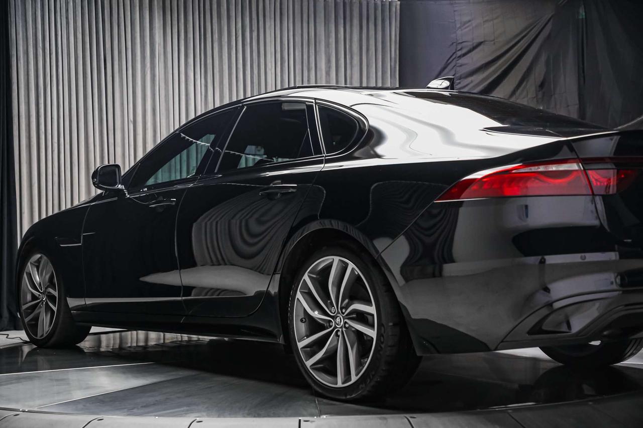 2024 Jaguar XF R-DYNAMIC SE AWD P300 BLACKPACK PANOROOF ADAPTVCRZ Photo