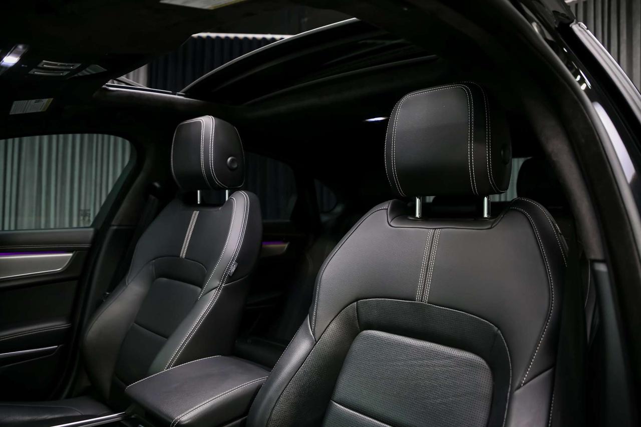 2024 Jaguar XF R-DYNAMIC SE AWD P300 BLACKPACK PANOROOF ADAPTVCRZ Photo