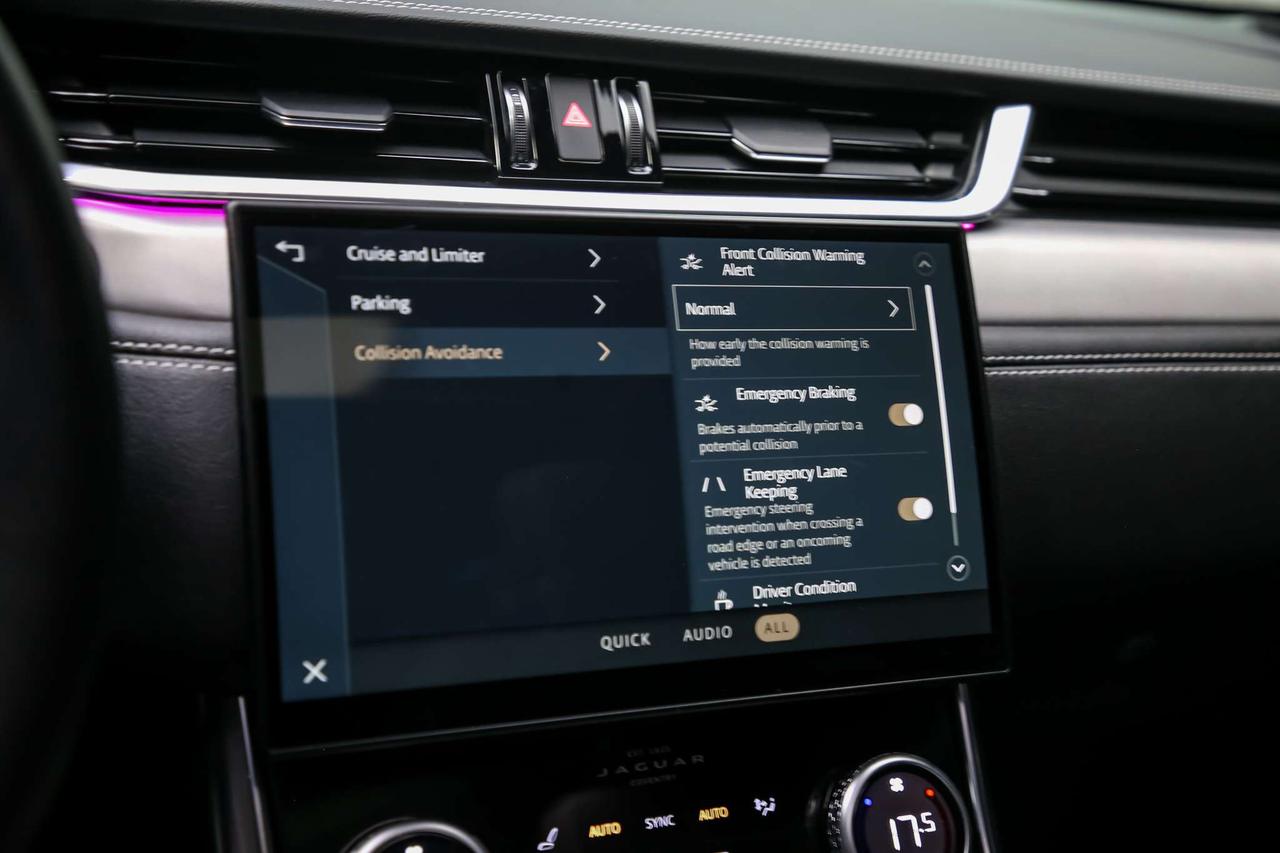 2024 Jaguar XF R-DYNAMIC SE AWD P300 BLACKPACK PANOROOF ADAPTVCRZ Photo