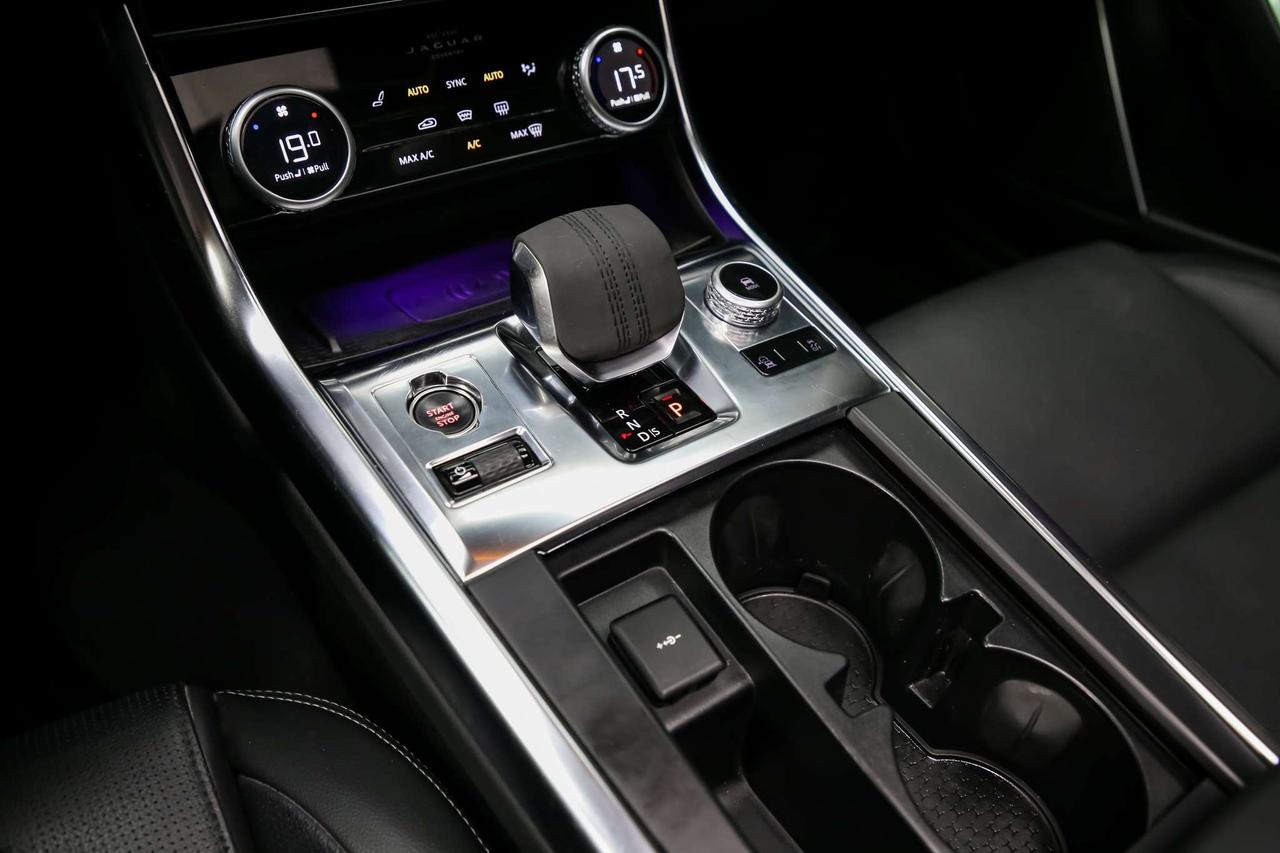 2024 Jaguar XF R-DYNAMIC SE AWD P300 BLACKPACK PANOROOF ADAPTVCRZ Photo