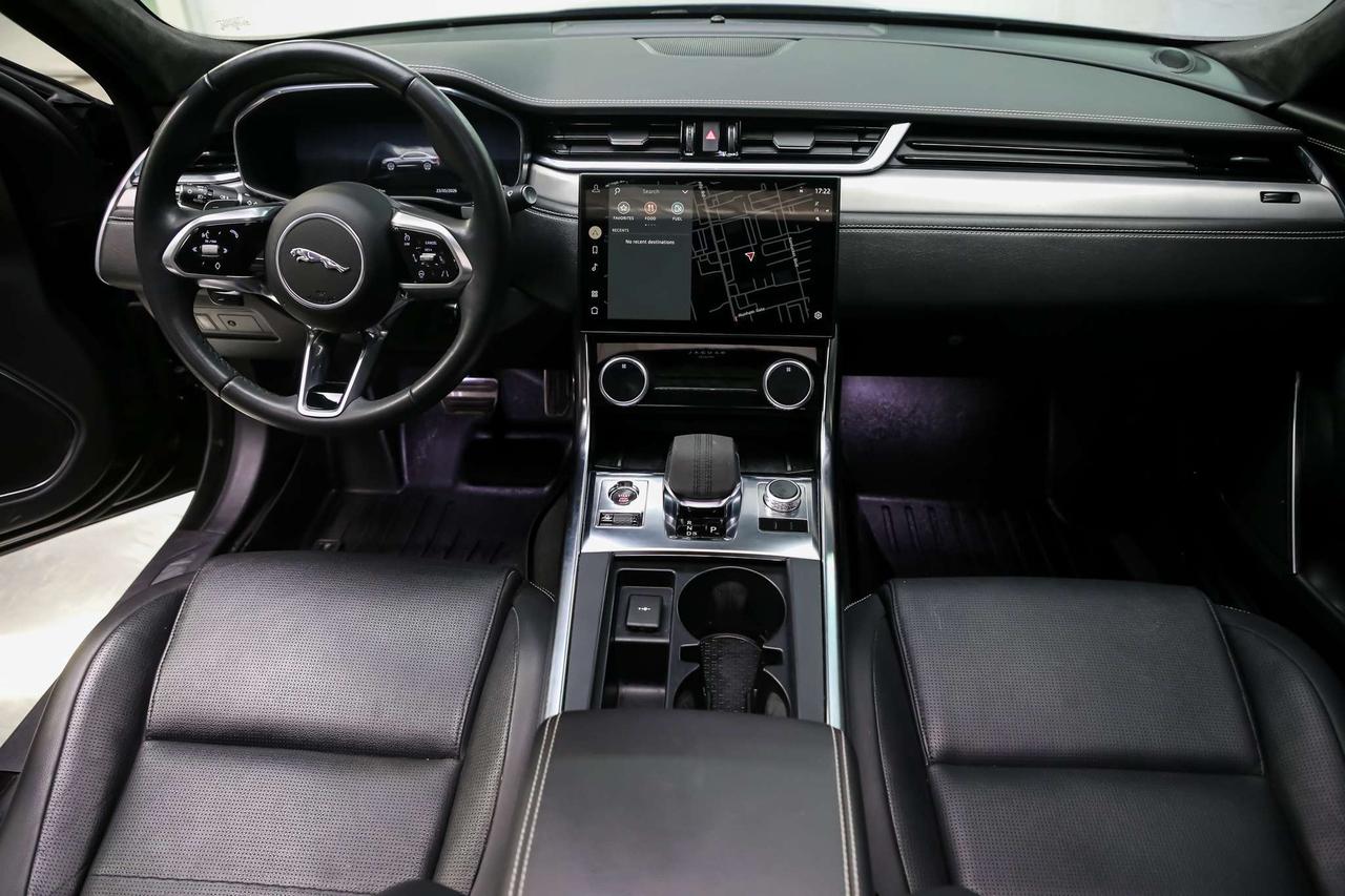 2024 Jaguar XF R-DYNAMIC SE AWD P300 BLACKPACK PANOROOF ADAPTVCRZ Photo