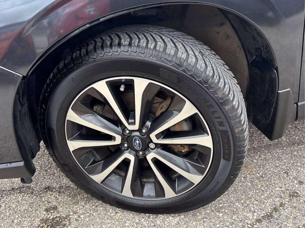 2018 Subaru Forester TOURING Photo2