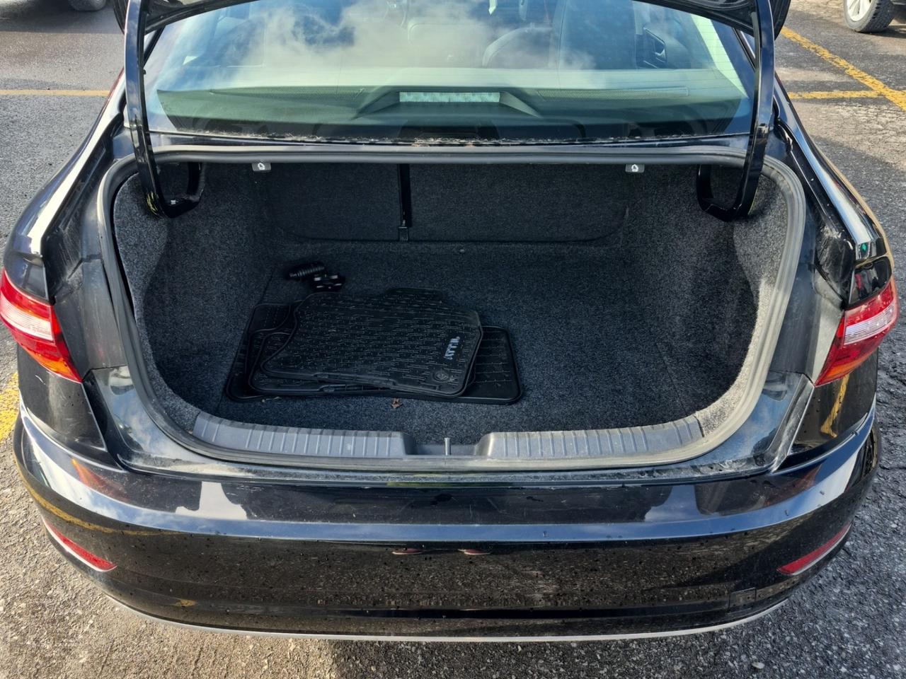 2019 Volkswagen Jetta Highline l Manual l 6Spd l 1.4L l 4Cyl l Gas l Photo