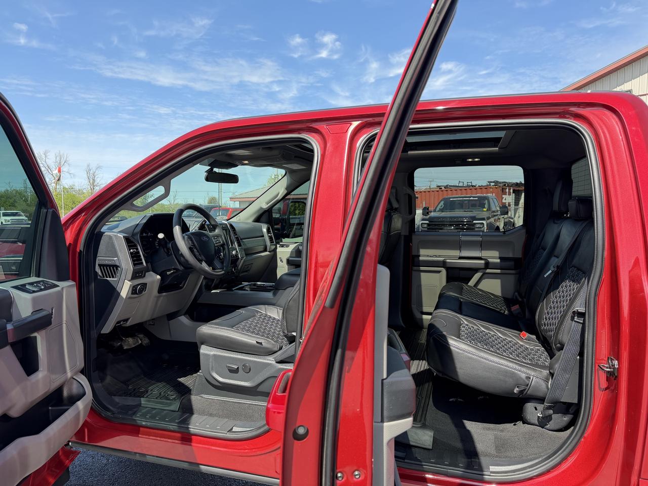 2022 Ford F-350 XLT LEVEL/WHEEL/TIRE/BODYLINER PKG!! Photo