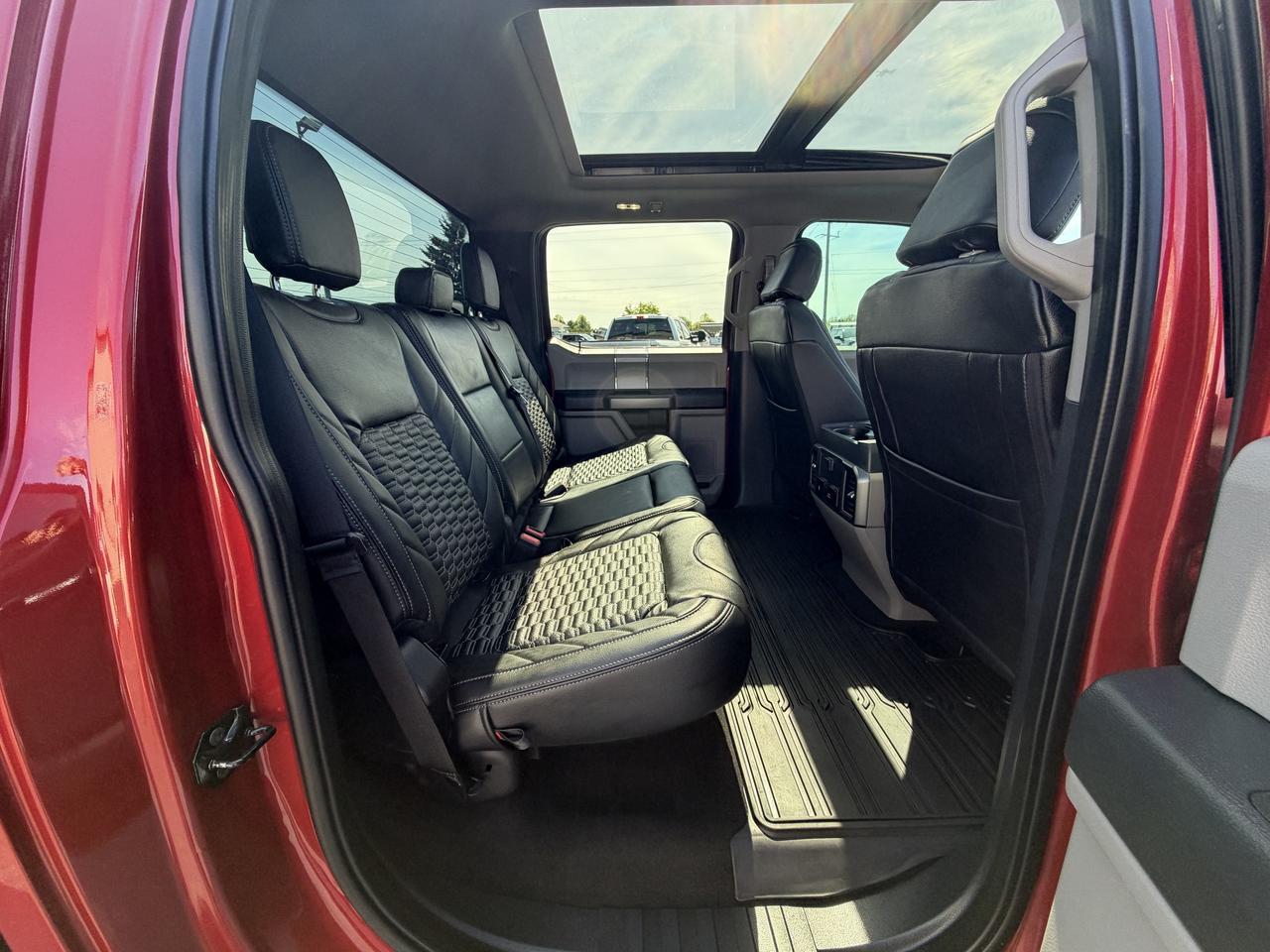 2022 Ford F-350 XLT LEVEL/WHEEL/TIRE/BODYLINER PKG!! Photo
