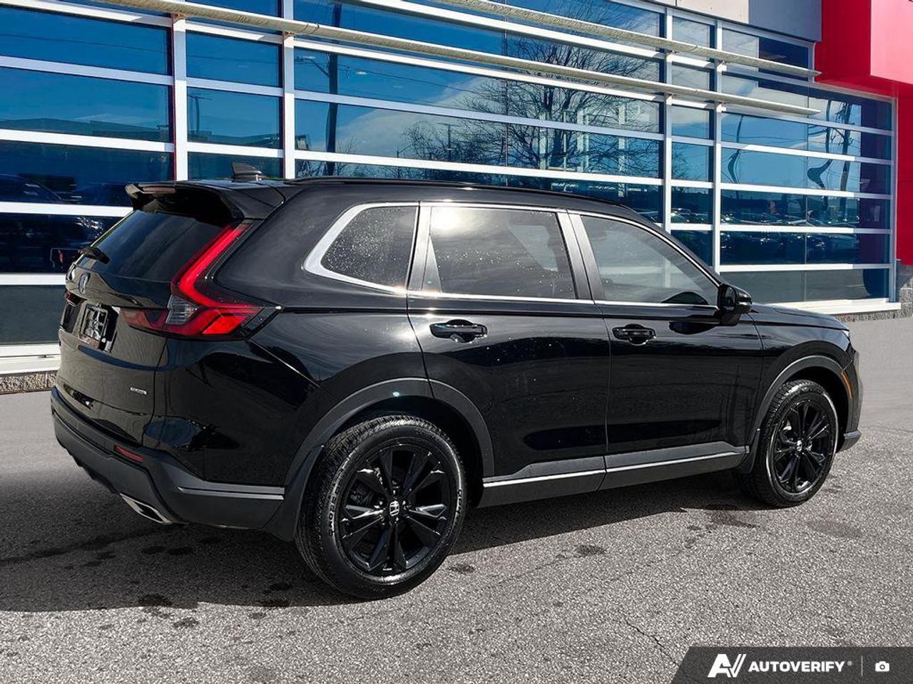 2024 Honda CR-V Hybrid Touring | Leather | Nav | Sunroof | Safety Tech | Photo4