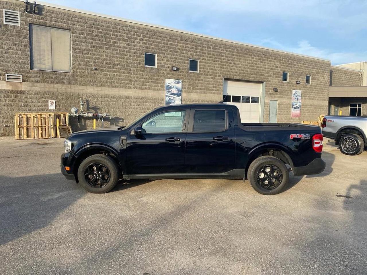 2022 Ford Maverick Lariat FX4 Supercrew | Leather | Sunroof | Spray-In Bedliner | Ford Co-Pilot 360 | 4K Tow Package Photo2