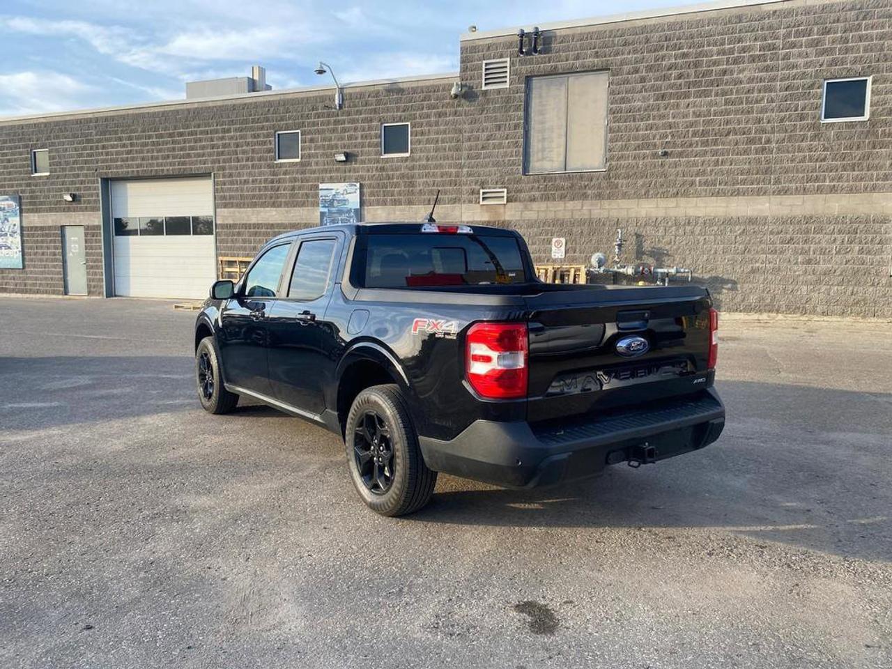 2022 Ford Maverick Lariat FX4 Supercrew | Leather | Sunroof | Spray-In Bedliner | Ford Co-Pilot 360 | 4K Tow Package Photo