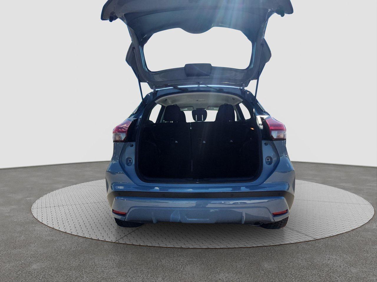 2022 Nissan Kicks SV Photo