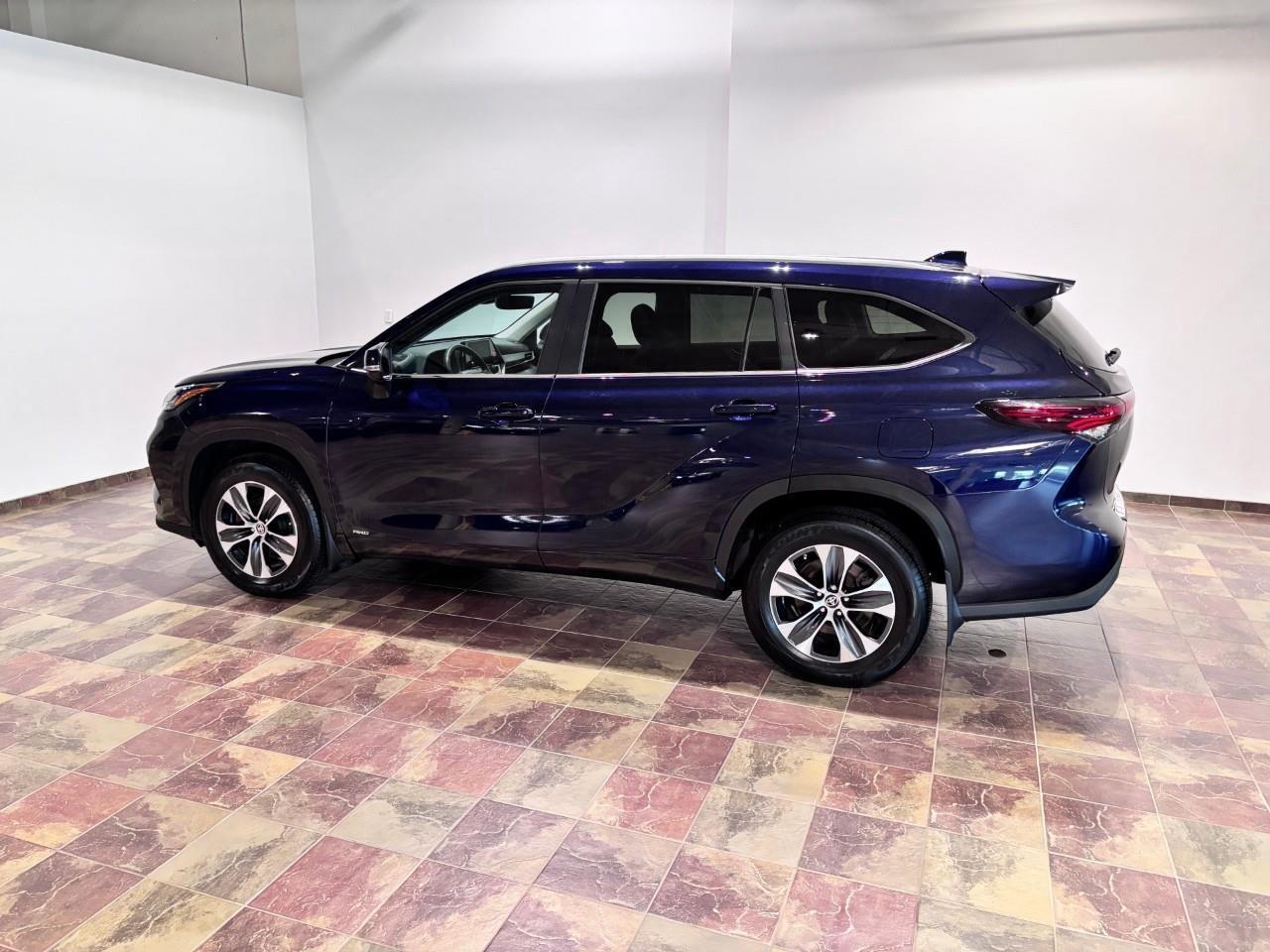 2024 Toyota Highlander Hybrid XLE Photo4