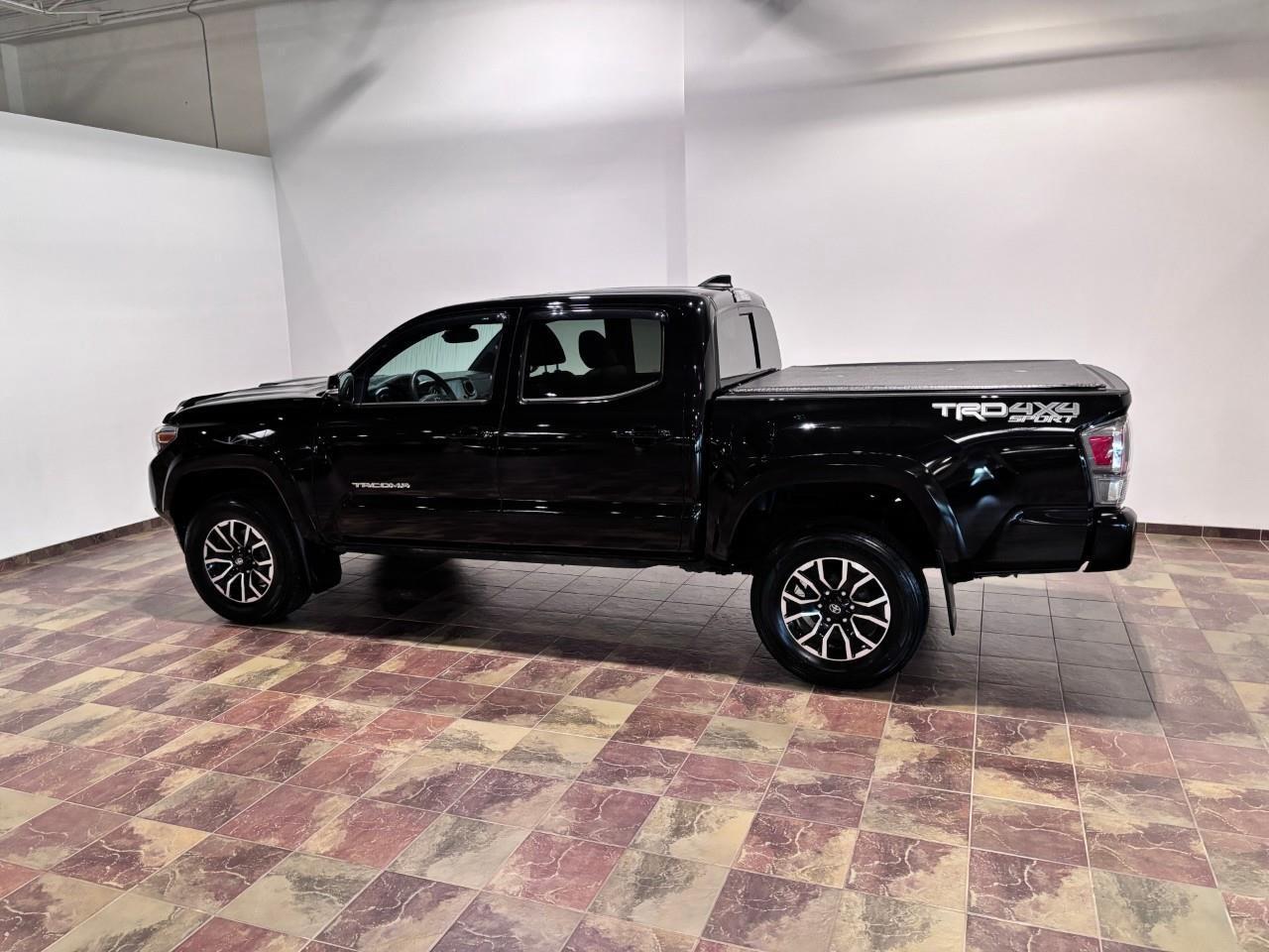 2023 Toyota Tacoma PREMIUM LEATHER SPORT - MANUAL Photo