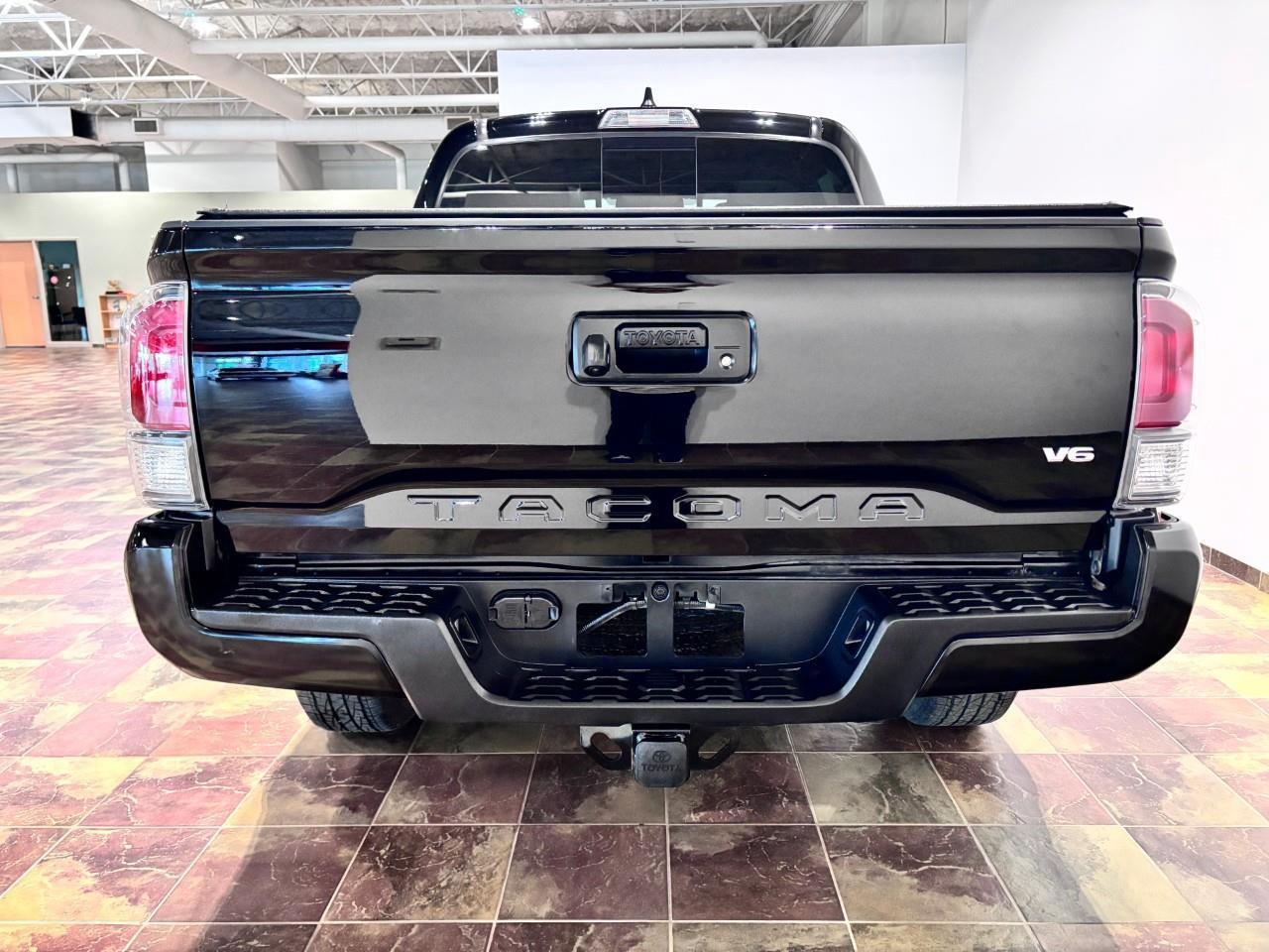 2023 Toyota Tacoma PREMIUM LEATHER SPORT - MANUAL Photo