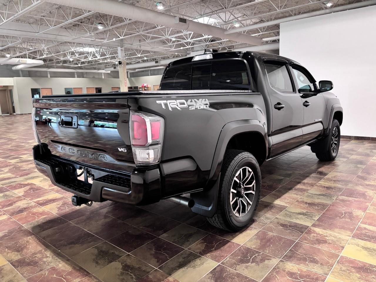 2023 Toyota Tacoma PREMIUM LEATHER SPORT - MANUAL Photo