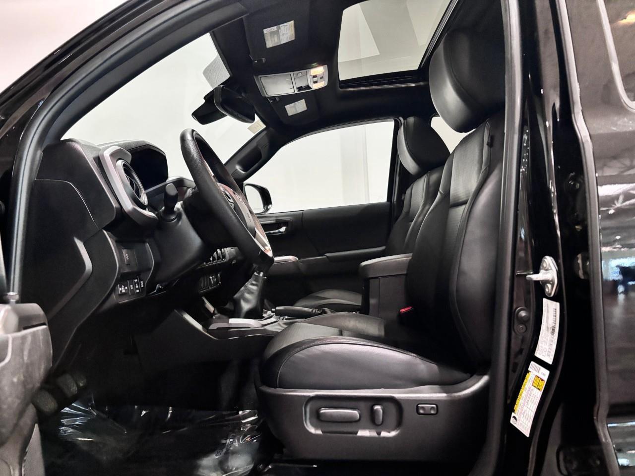 2023 Toyota Tacoma PREMIUM LEATHER SPORT - MANUAL Photo