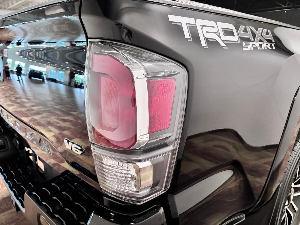 2023 Toyota Tacoma PREMIUM LEATHER SPORT - MANUAL Photo