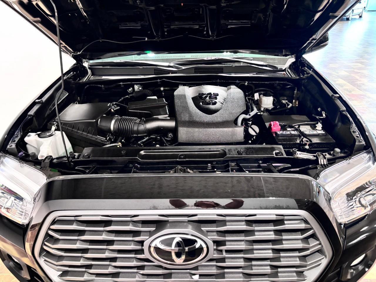 2023 Toyota Tacoma PREMIUM LEATHER SPORT - MANUAL Photo