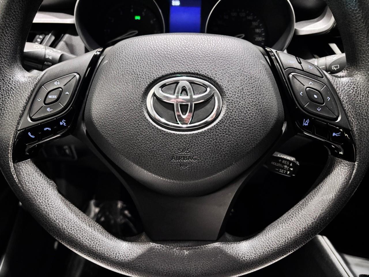 2021 Toyota C-HR XLE Premium Photo
