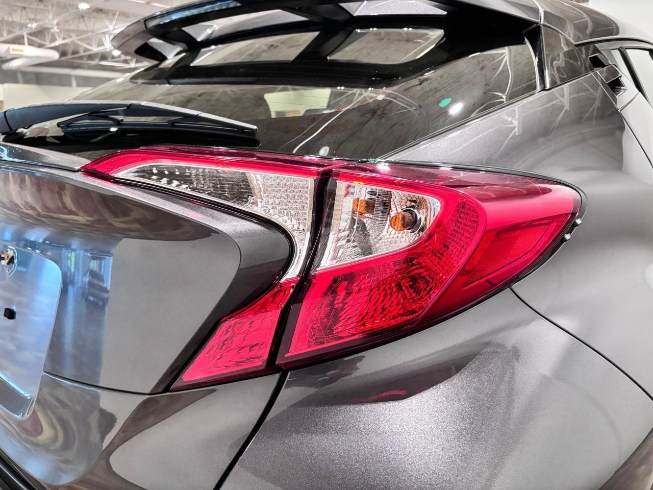 2021 Toyota C-HR XLE Premium Photo
