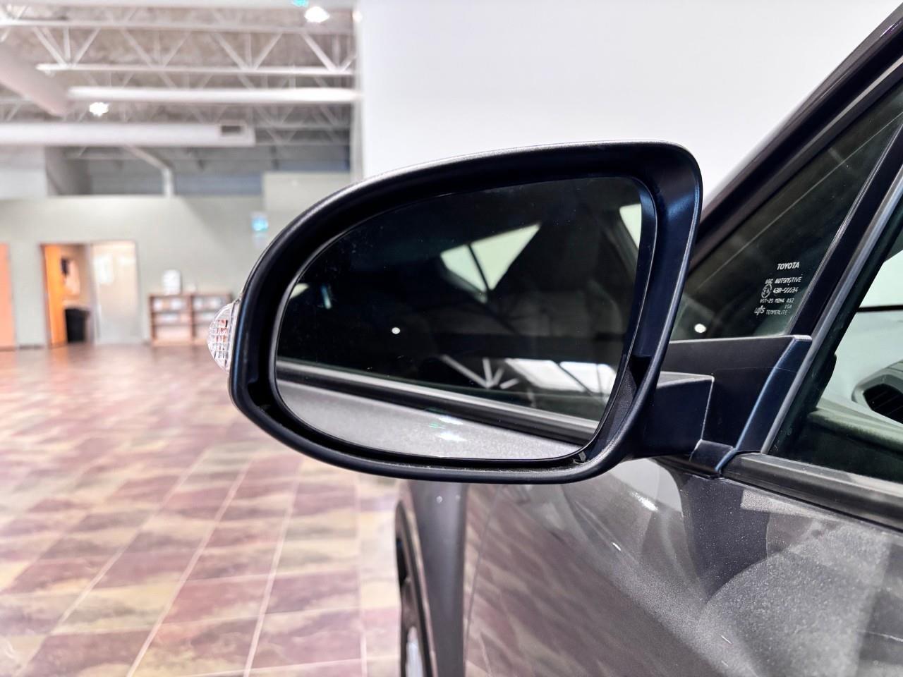 2021 Toyota C-HR XLE Premium Photo