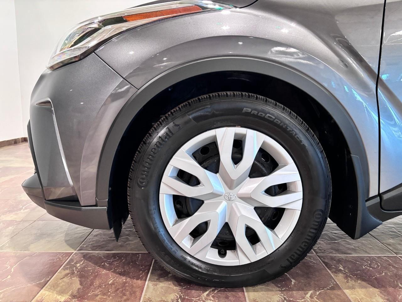 2021 Toyota C-HR XLE Premium Photo