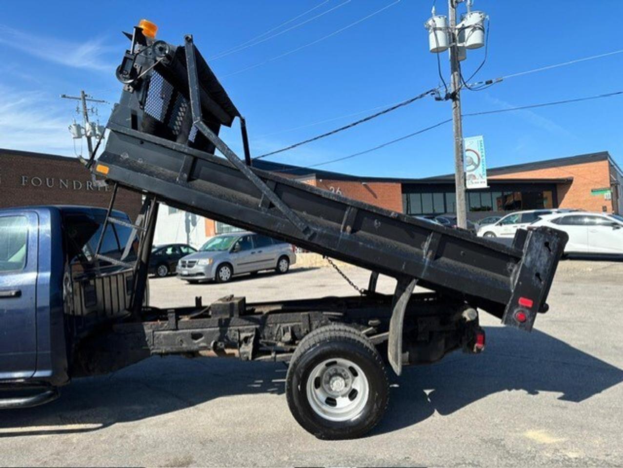 2012 RAM 3500 4WD-V8 HEMI-11 FOOT DEL DUMP BOX-1 OWNER-CERTIFIED Photo4