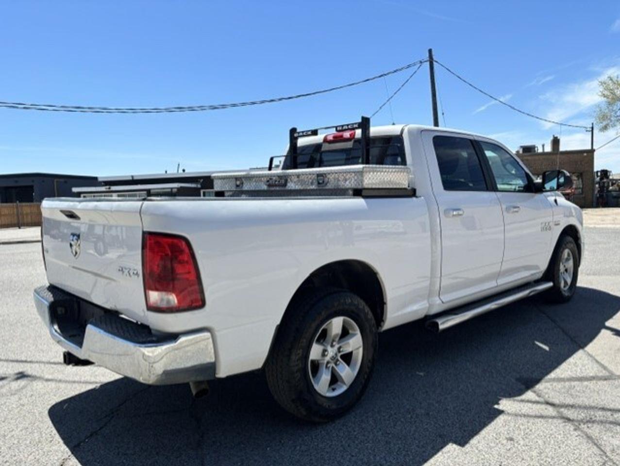 2017 RAM 1500 SLT 4X4 V8 HEMI CREW CAB-CAMERA-1 OWNER-CERTIFIED! Photo