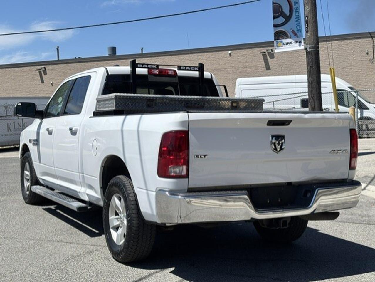 2017 RAM 1500 SLT 4X4 V8 HEMI CREW CAB-CAMERA-1 OWNER-CERTIFIED! Photo