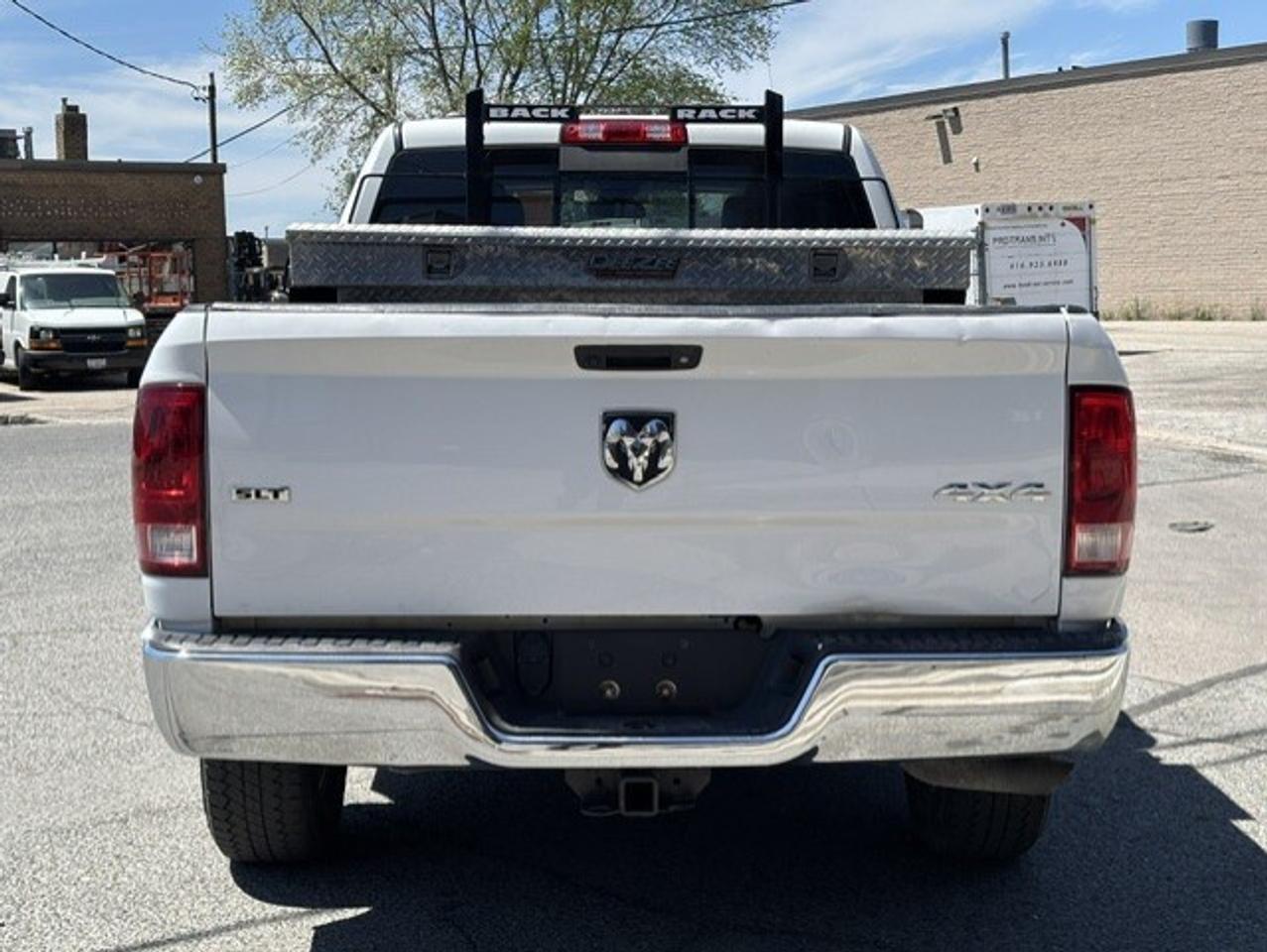 2017 RAM 1500 SLT 4X4 V8 HEMI CREW CAB-CAMERA-1 OWNER-CERTIFIED! Photo2