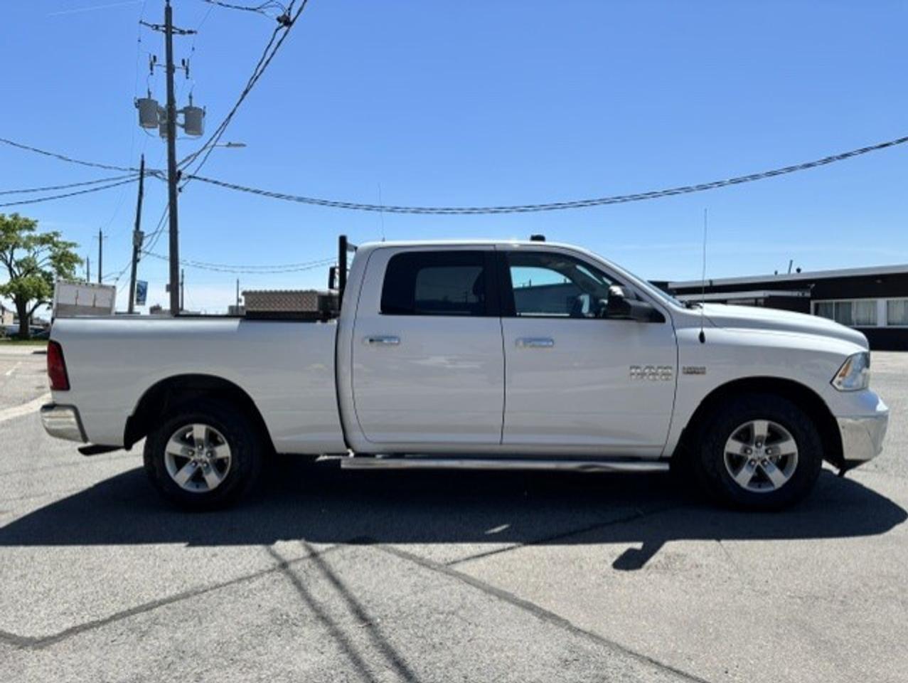 2017 RAM 1500 SLT 4X4 V8 HEMI CREW CAB-CAMERA-1 OWNER-CERTIFIED! Photo