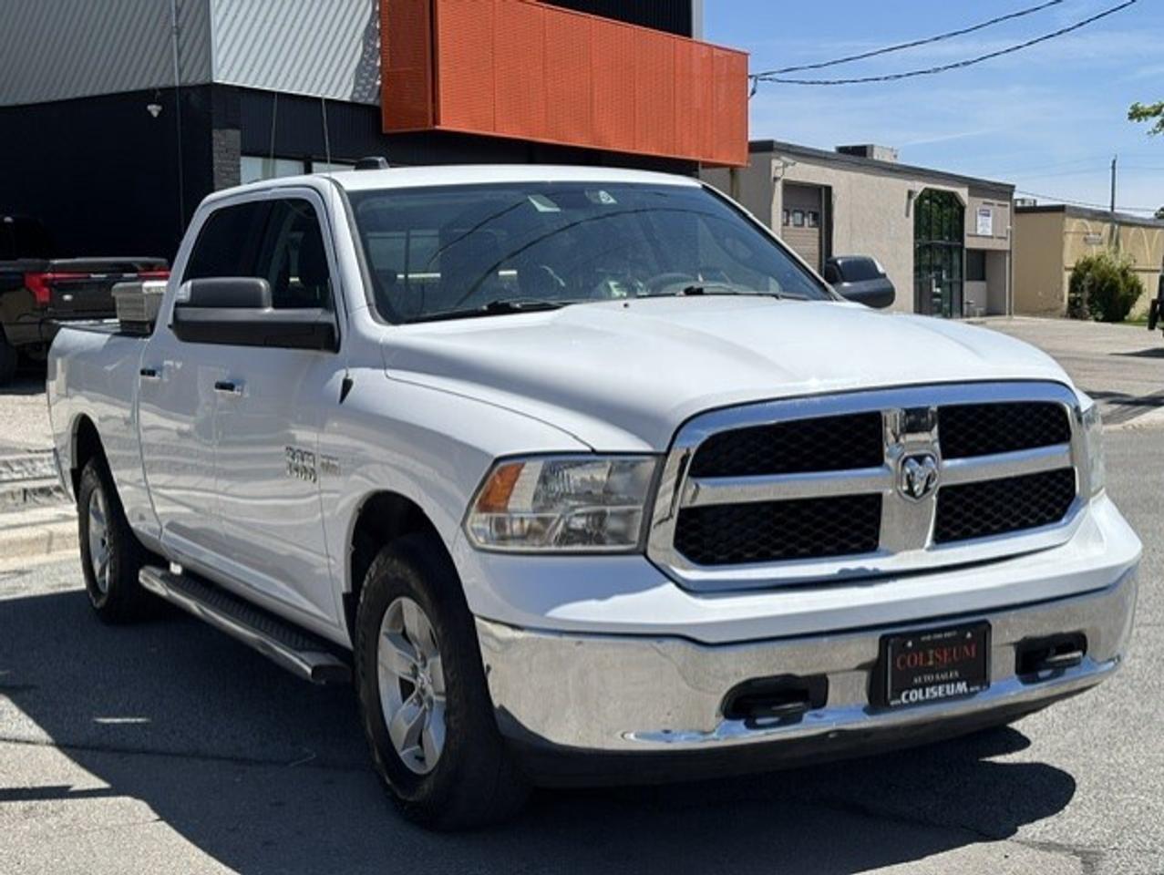 2017 RAM 1500 SLT 4X4 V8 HEMI CREW CAB-CAMERA-1 OWNER-CERTIFIED! Photo