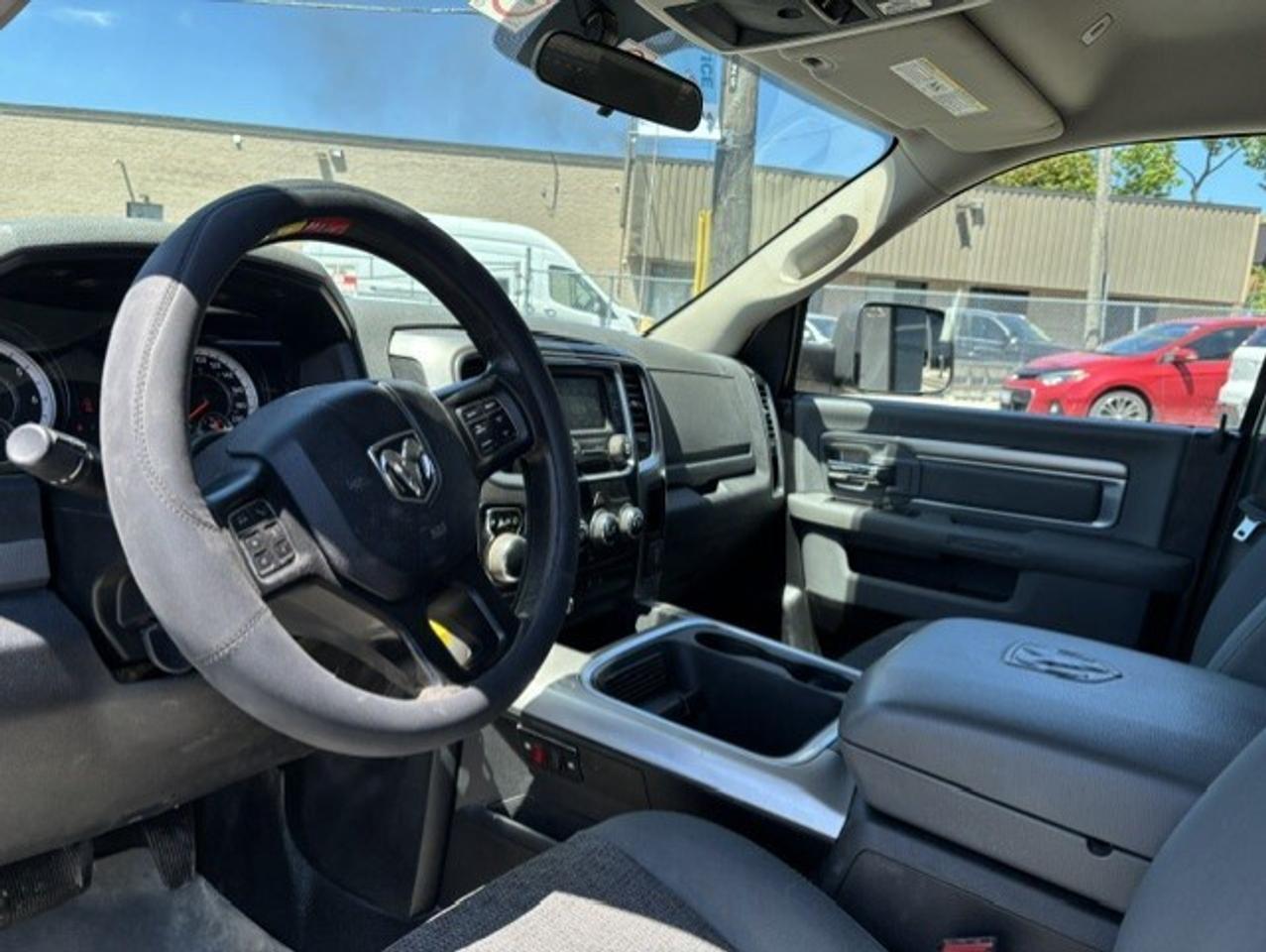 2017 RAM 1500 SLT 4X4 V8 HEMI CREW CAB-CAMERA-1 OWNER-CERTIFIED! Photo