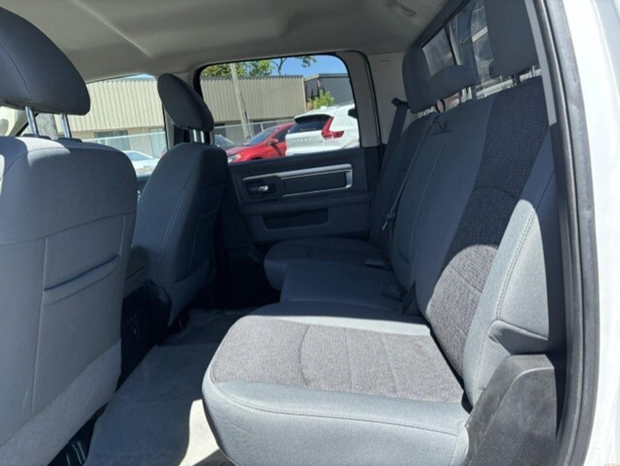 2017 RAM 1500 SLT 4X4 V8 HEMI CREW CAB-CAMERA-1 OWNER-CERTIFIED! Photo