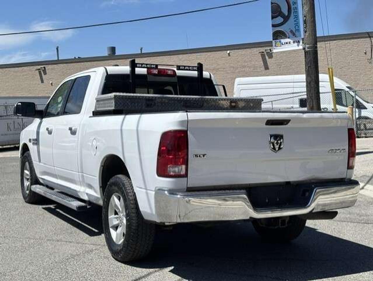 2017 RAM 1500 SLT 4X4 V8 HEMI CREW CAB-CAMERA-1 OWNER-CERTIFIED! Photo