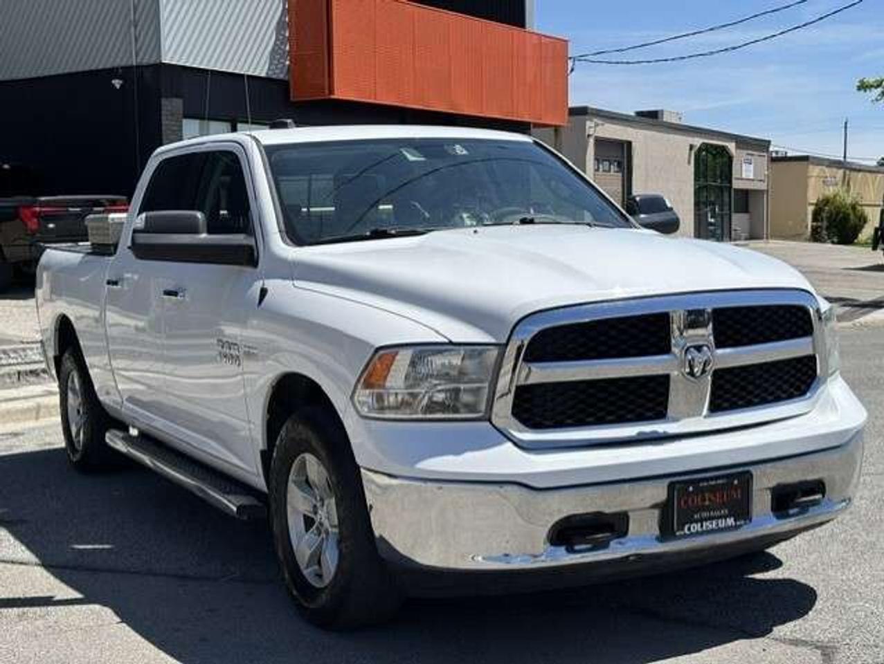 2017 RAM 1500 SLT 4X4 V8 HEMI CREW CAB-CAMERA-1 OWNER-CERTIFIED! Photo