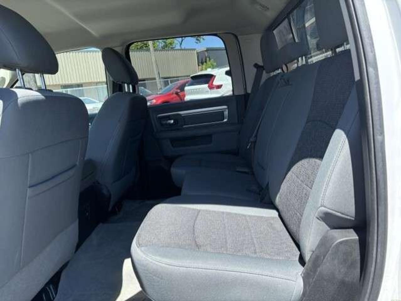 2017 RAM 1500 SLT 4X4 V8 HEMI CREW CAB-CAMERA-1 OWNER-CERTIFIED! Photo