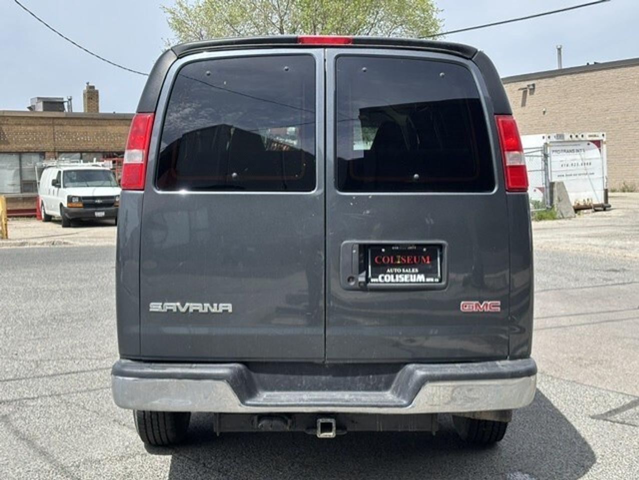 2017 GMC Savana Passenger 2500 LT **12 PASSENGER-BACK UP CAMERA-CERTIFIED** Photo3