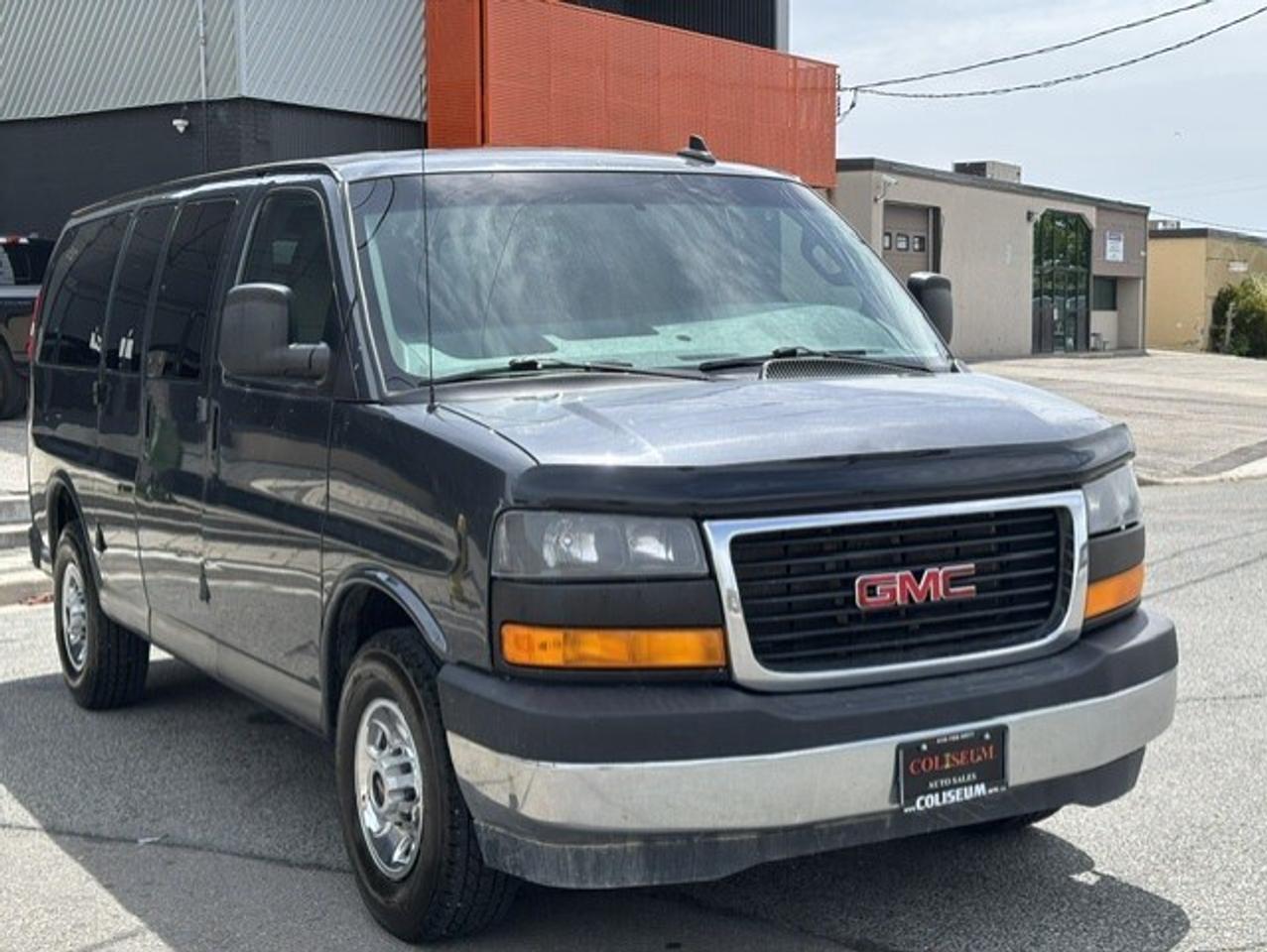 2017 GMC Savana Passenger 2500 LT **12 PASSENGER-BACK UP CAMERA-CERTIFIED** Photo