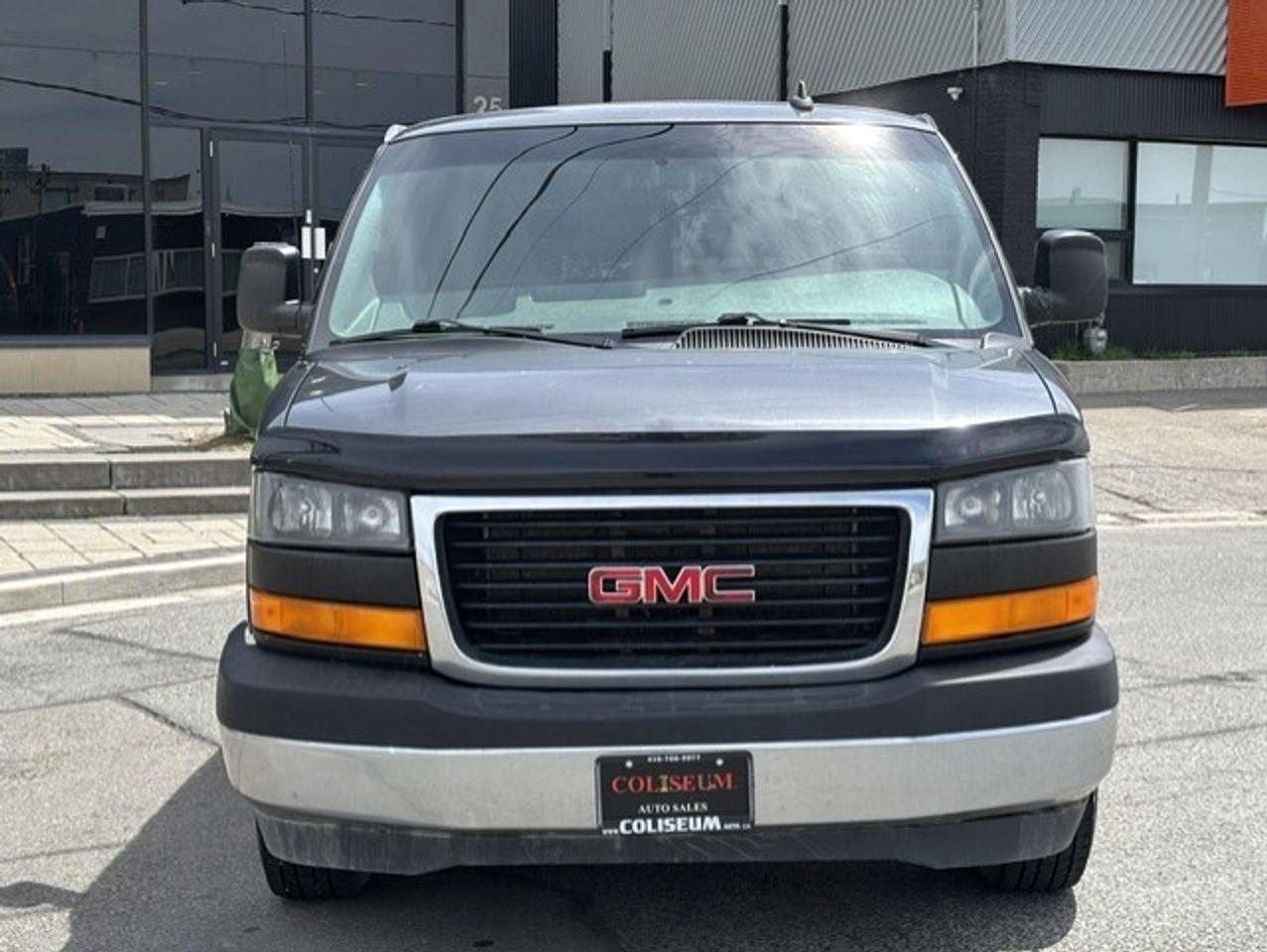 2017 GMC Savana Passenger 2500 LT **12 PASSENGER-BACK UP CAMERA-CERTIFIED** Photo