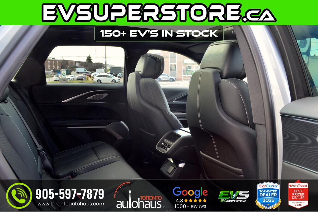2024 Cadillac LYRIQ SPORT 2 AWD I 12 in STOCK at EVSUPERSTORE.ca Photo