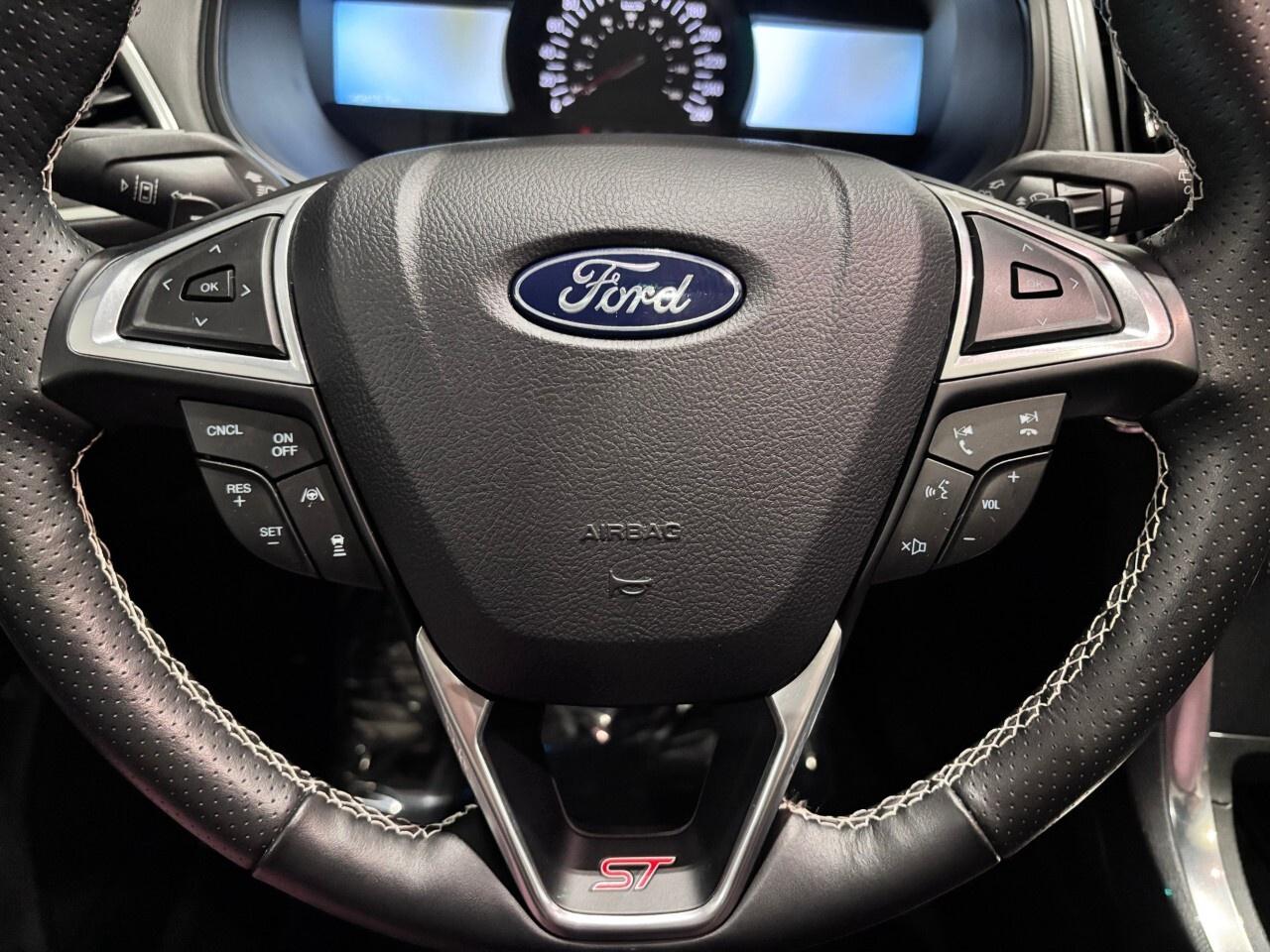 2024 Ford Edge ST AWD Photo