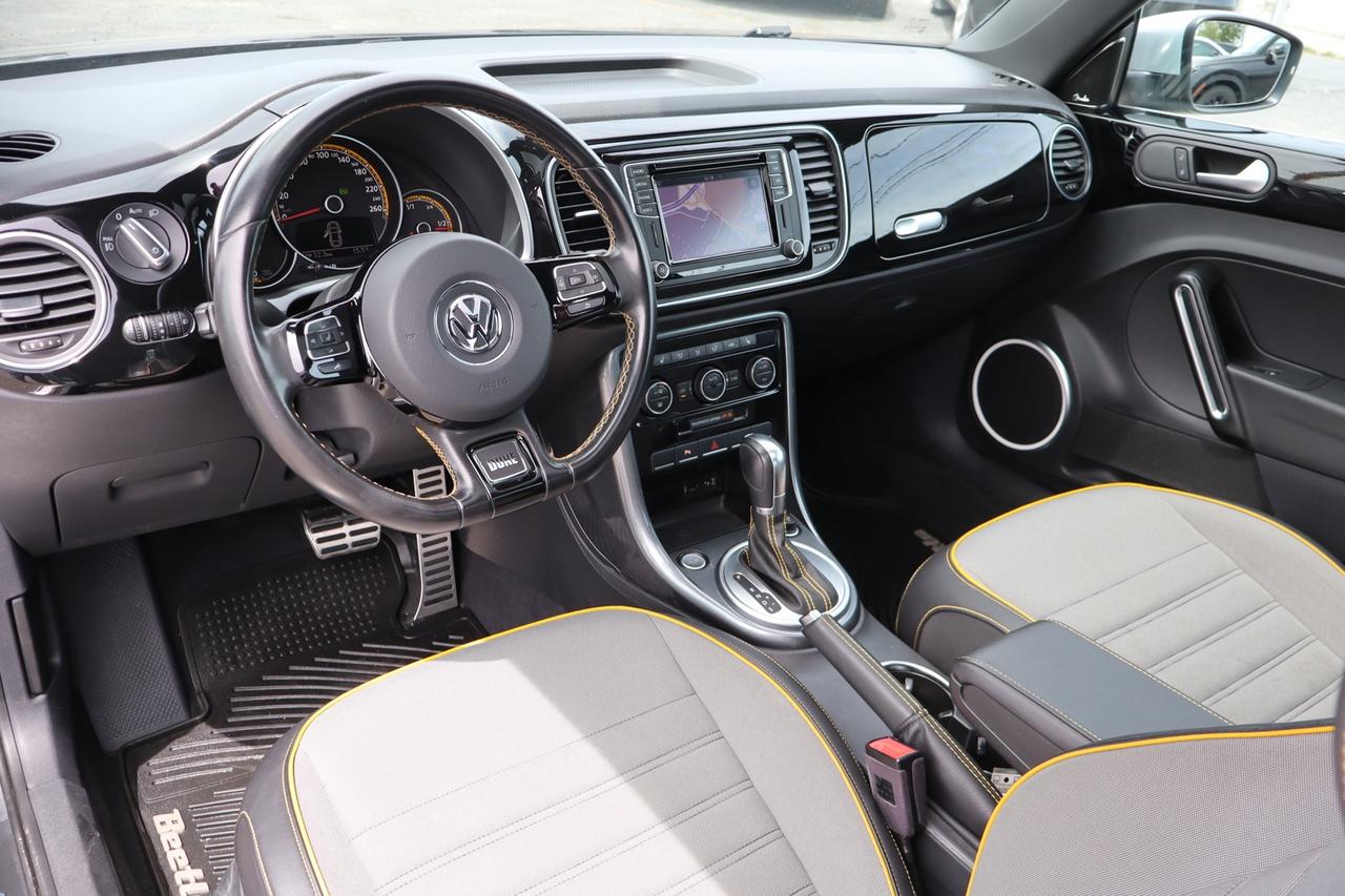 2019 Volkswagen Beetle DUNE   ACCIDENT FREE   CARPLAY   CLEAN CARFAX Photo