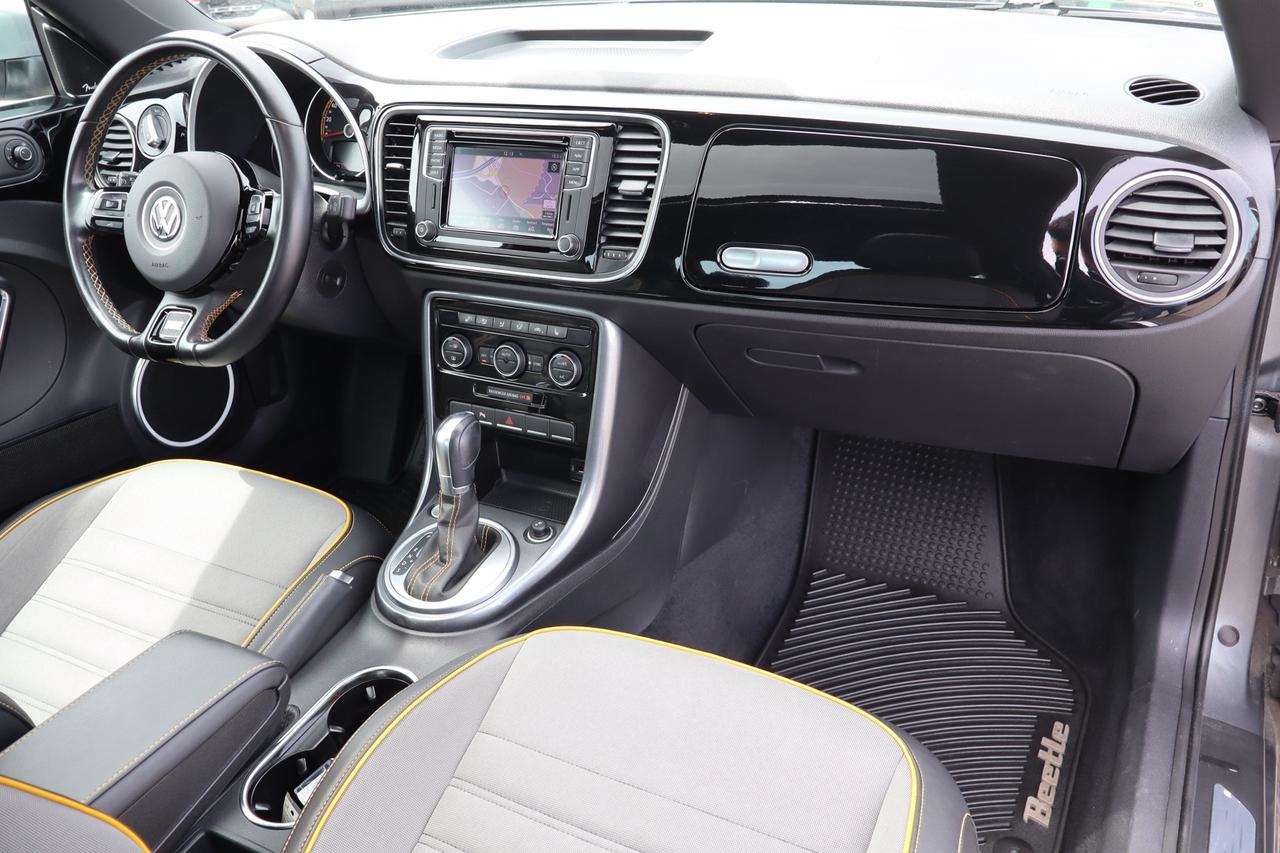 2019 Volkswagen Beetle DUNE   ACCIDENT FREE   CARPLAY   CLEAN CARFAX Photo