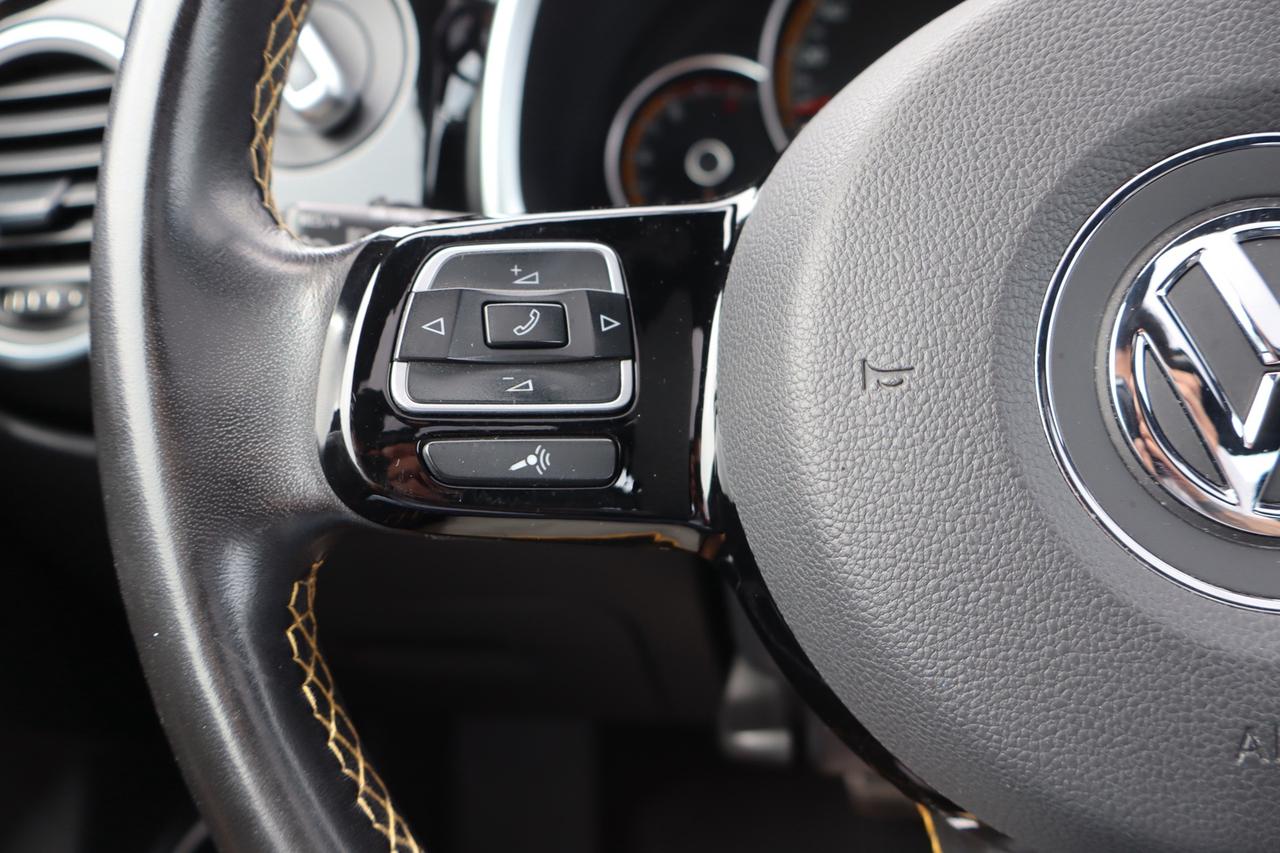 2019 Volkswagen Beetle DUNE   ACCIDENT FREE   CARPLAY   CLEAN CARFAX Photo