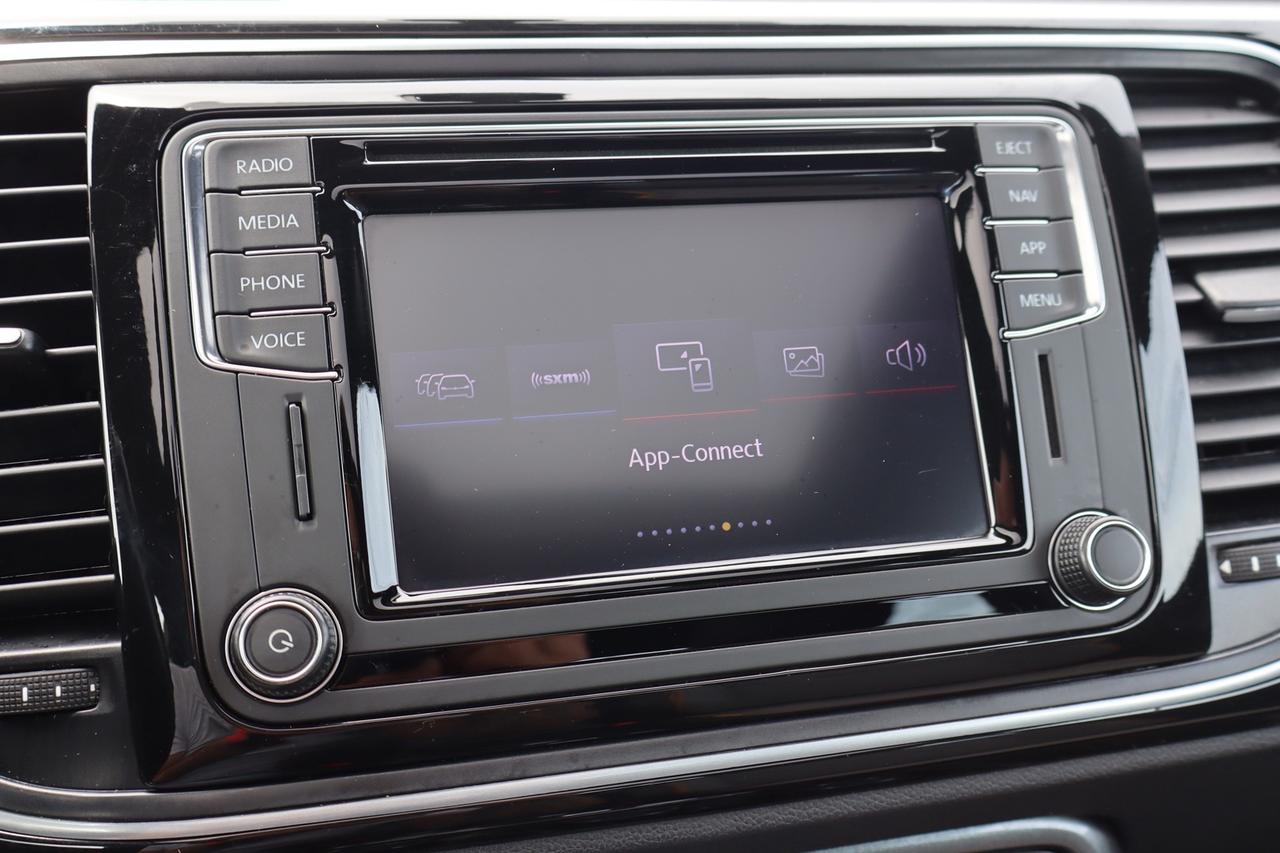 2019 Volkswagen Beetle DUNE   ACCIDENT FREE   CARPLAY   CLEAN CARFAX Photo