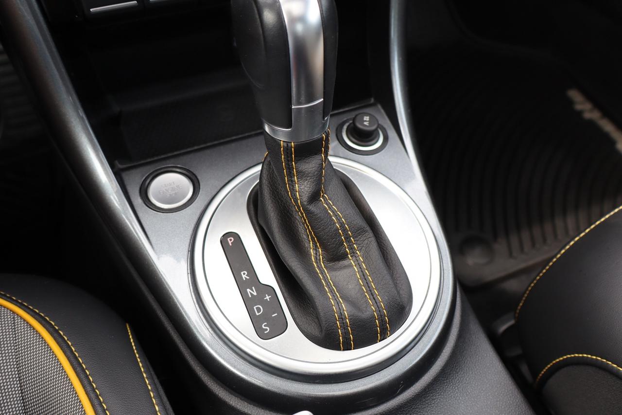 2019 Volkswagen Beetle DUNE   ACCIDENT FREE   CARPLAY   CLEAN CARFAX Photo
