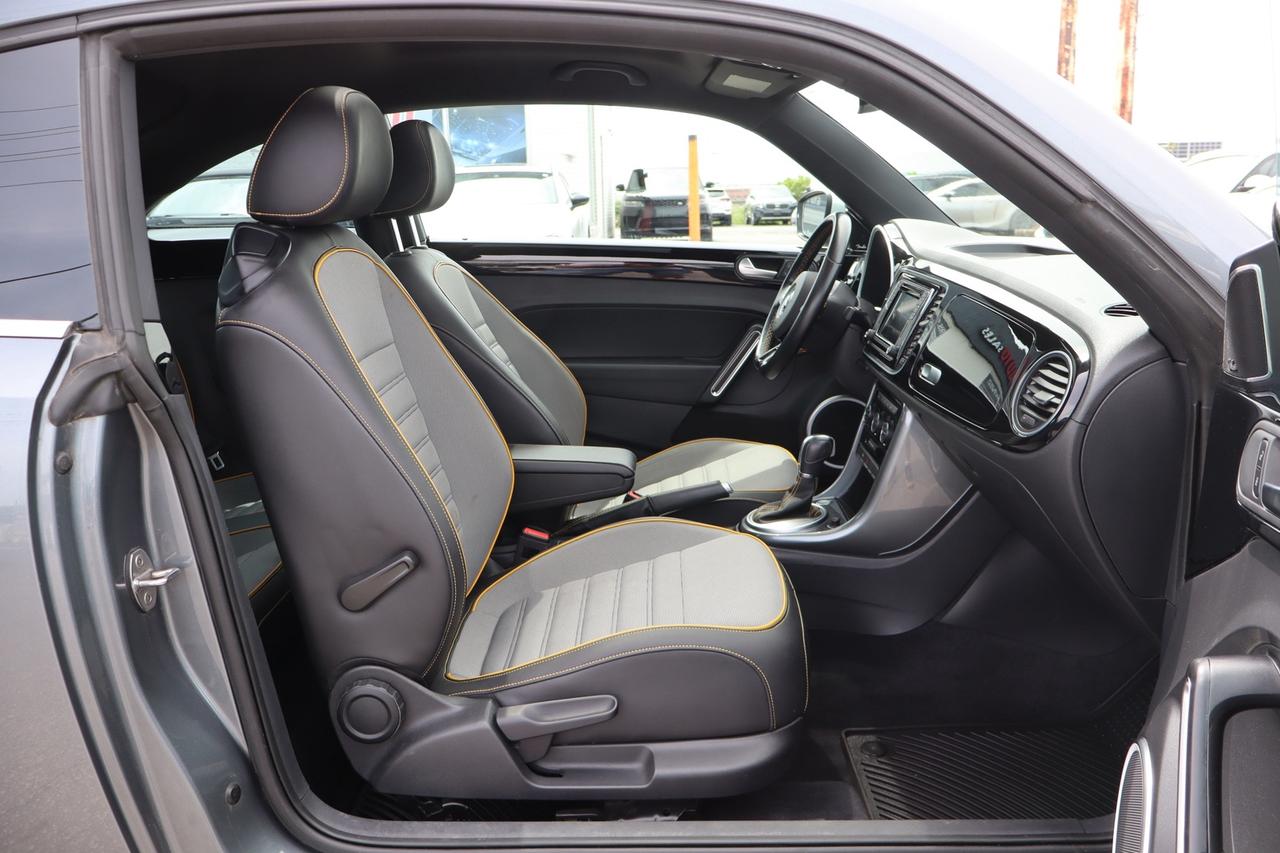 2019 Volkswagen Beetle DUNE   ACCIDENT FREE   CARPLAY   CLEAN CARFAX Photo