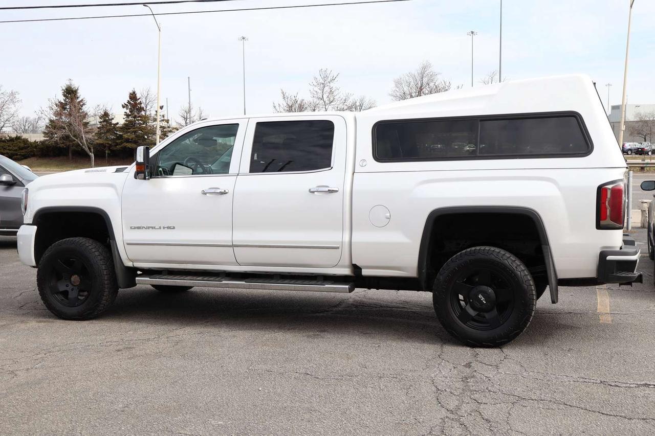 2018 GMC SIERRA 2500HD Denali Crew Cab 4WD Diesel Duramax Photo