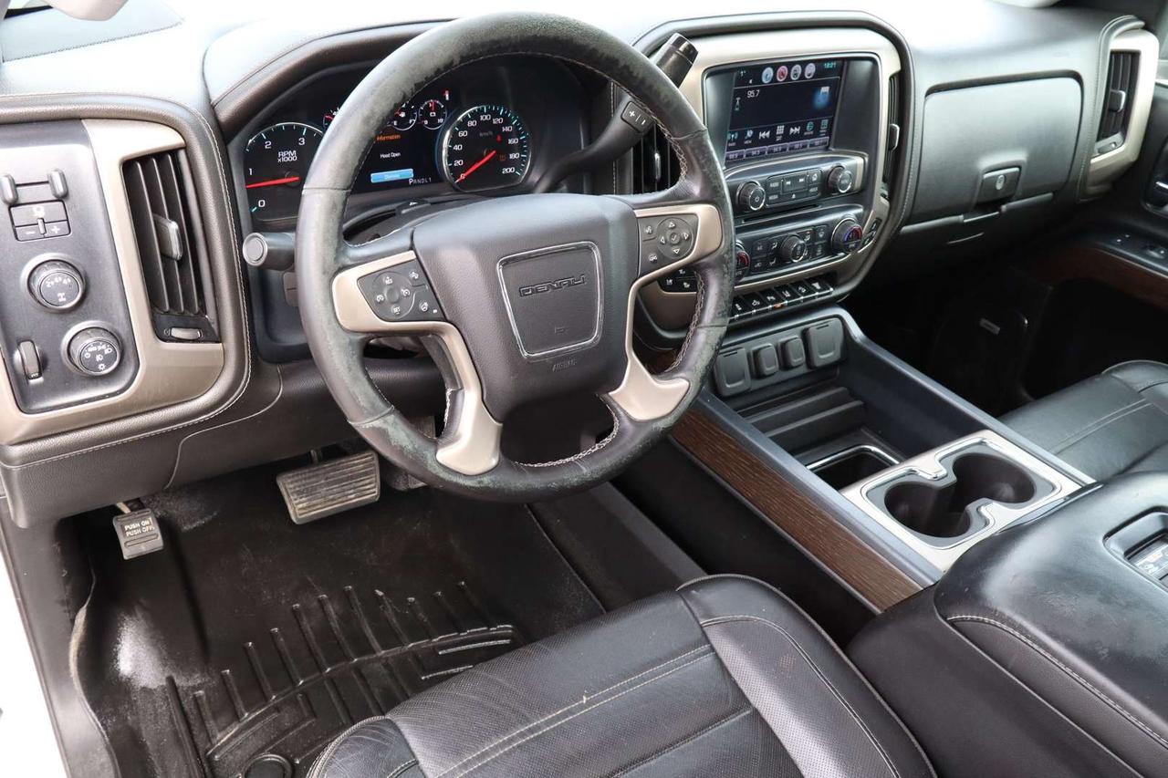 2018 GMC SIERRA 2500HD Denali Crew Cab 4WD Diesel Duramax Photo